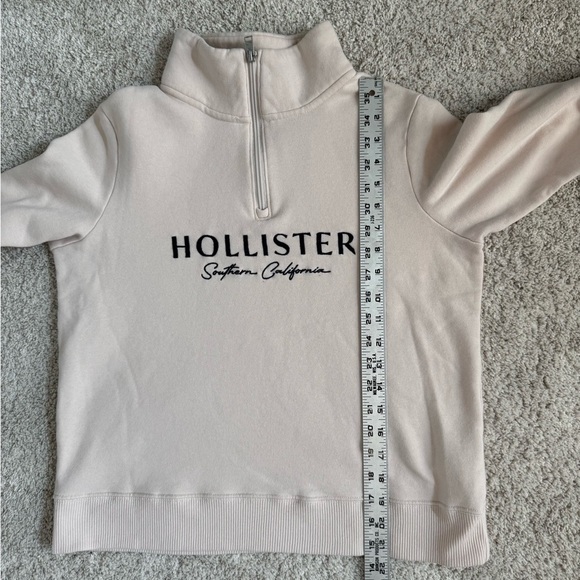 Hollister Cream Turtleneck Sweatshirt Cozy and Stylish - Picture 6 of 6